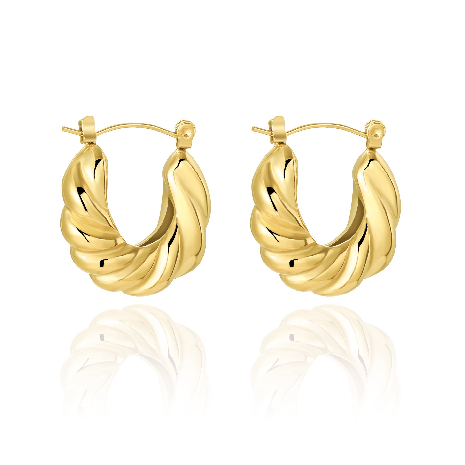 Boucles d'oreilles en acier titane plaqué or en forme de croissant creux, style élégant et moderne.