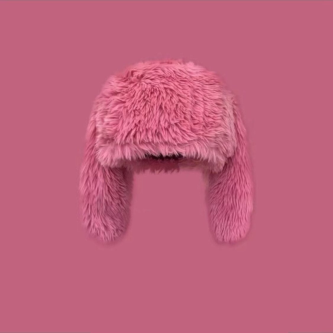 Bonnet en peluche avec oreilles de lapin mignon pour enfants, doux et confortable, idéal pour jouer ou se déguiser.