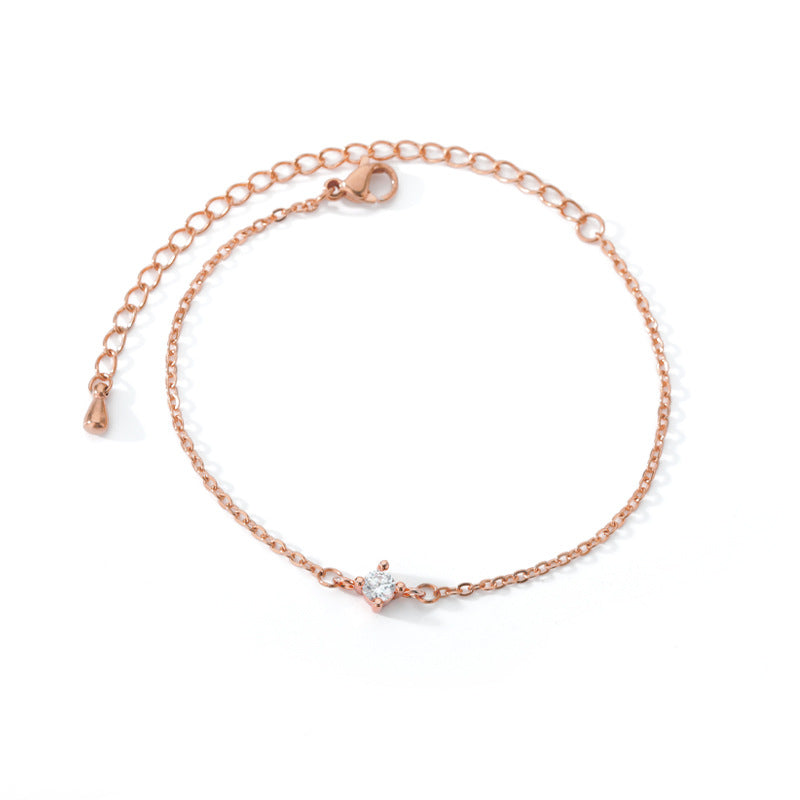 Bracelet pour femmes en or avec incrustations de diamants, finition élégante et raffinée.