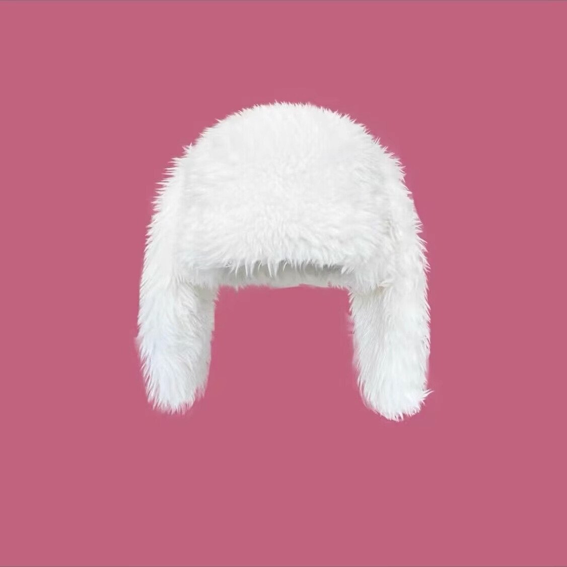 Bonnet en peluche avec oreilles de lapin mignon pour enfants, doux et confortable, idéal pour jouer ou se tenir chaud.