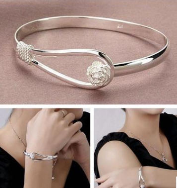 Bracelet en argent sterling plaqué cerisier en fleurs avec pendentifs délicats, bracelet élégant et féminin.