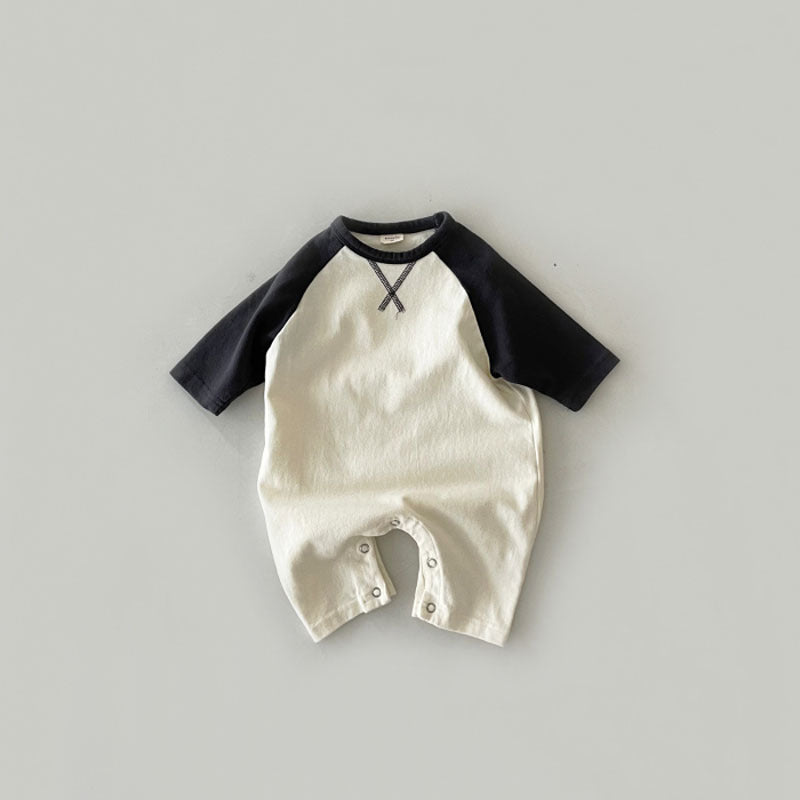 Combinaison décontractée style coréen pour bébé nouveau-né, en tissu confortable, avec motifs mignons et détails doux.