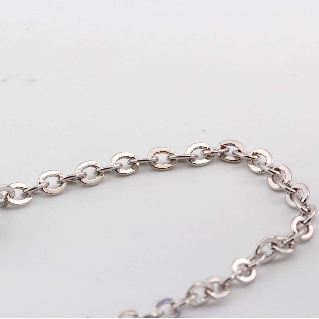 Bracelet en cristal autrichien plaqué platine pour femmes, orné de cristaux scintillants, élégant et sophistiqué.