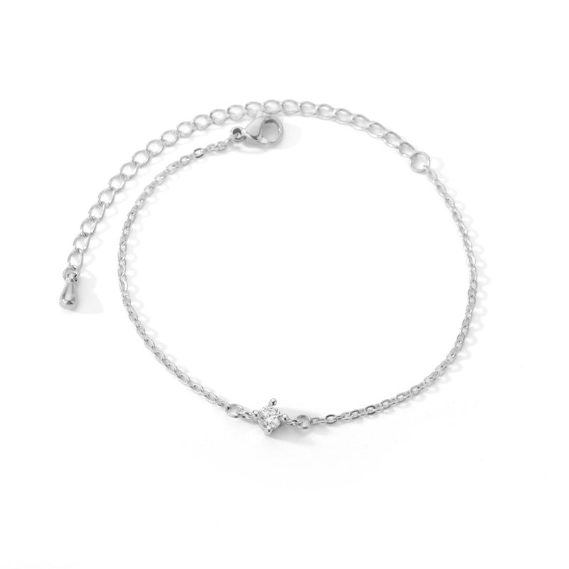 Bracelet pour femmes en or avec incrustations de diamants, bijou élégant et sophistiqué.