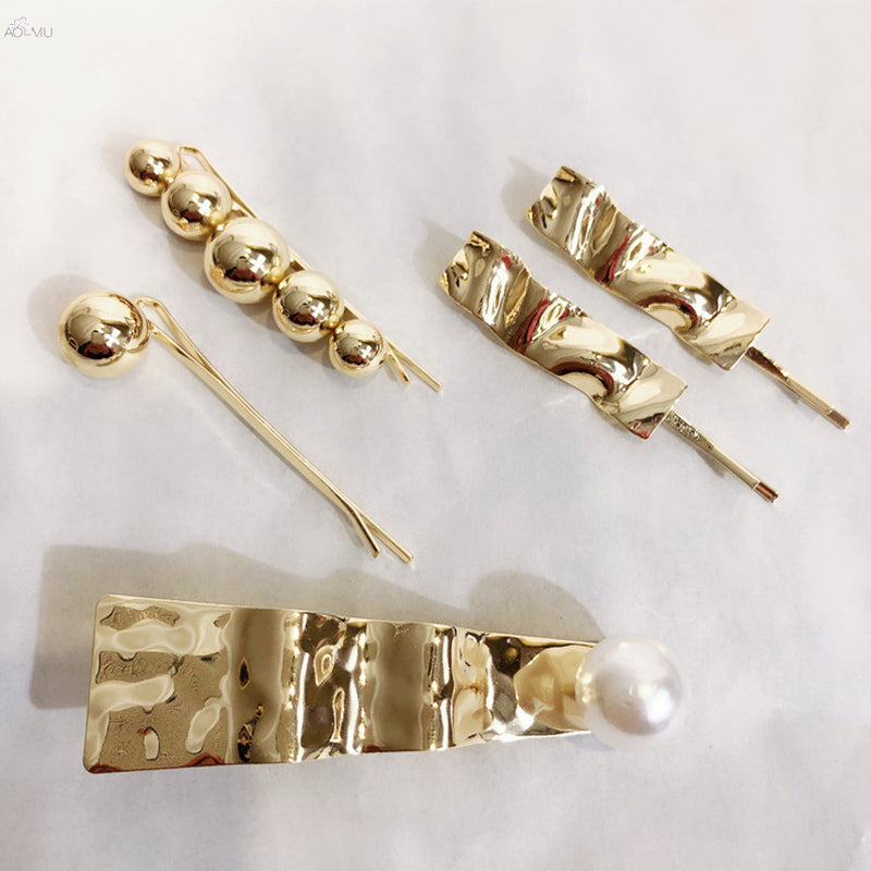 Accessoire de coiffure en perles, pince à cheveux et headpiece de MARKET DE PRODUITS DE BEAUTÉ & SANTÉ, orné de perles élégantes.