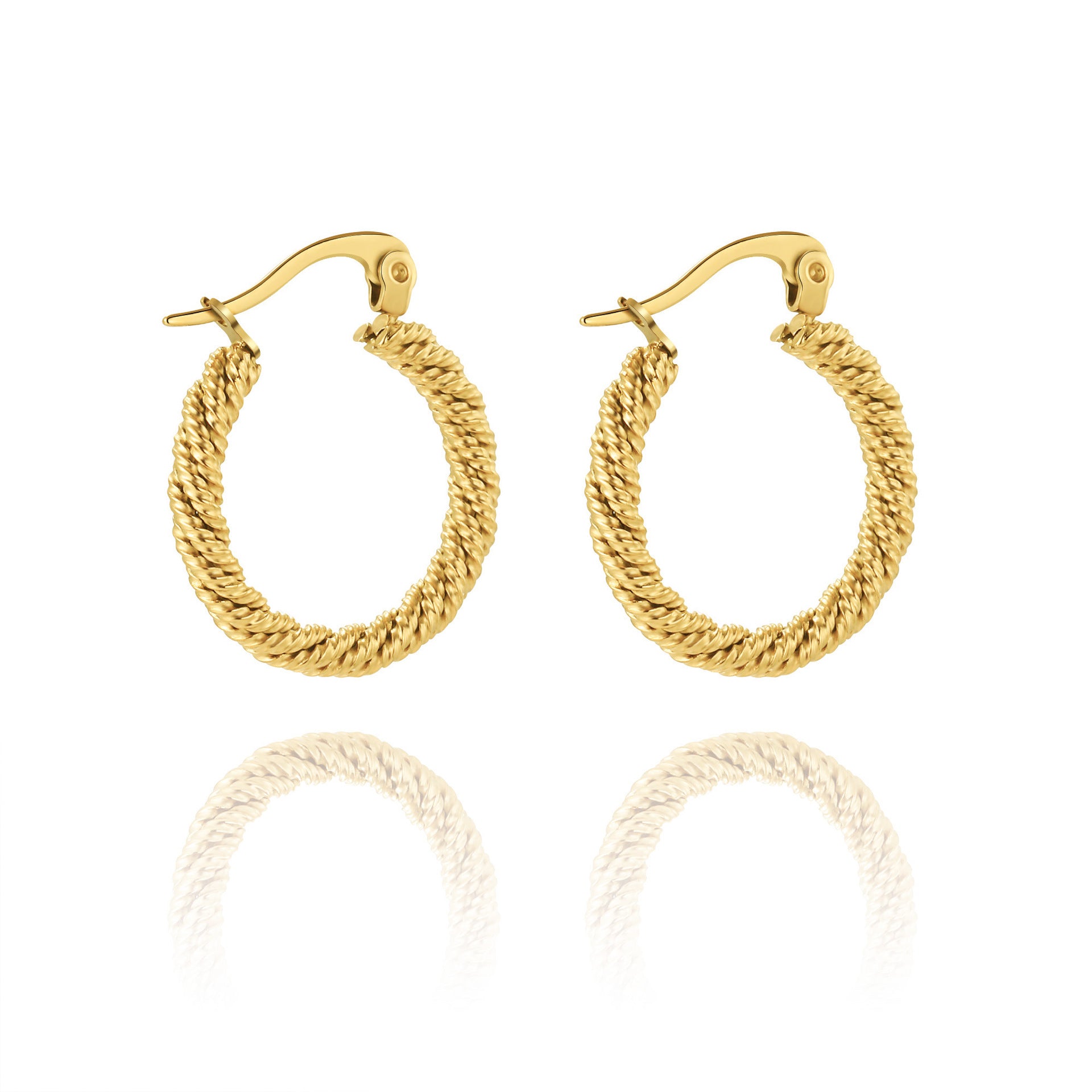 Boucles d'oreilles en acier titanium plaqué or en forme de croissant creux, style élégant et moderne.