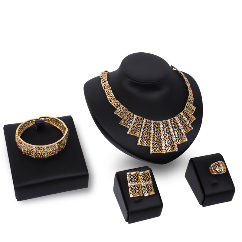 Ensemble de bijoux de mariage de 4 pièces de MARKET DE PRODUITS DE BEAUTÉ & SANTÉ, comprenant collier, boucles d'oreilles, bracelet et diadème.