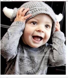Bonnet en laine pour bébé avec cornes, bonnet pour enfants mignon et confortable, parfait pour garder la tête au chaud.
