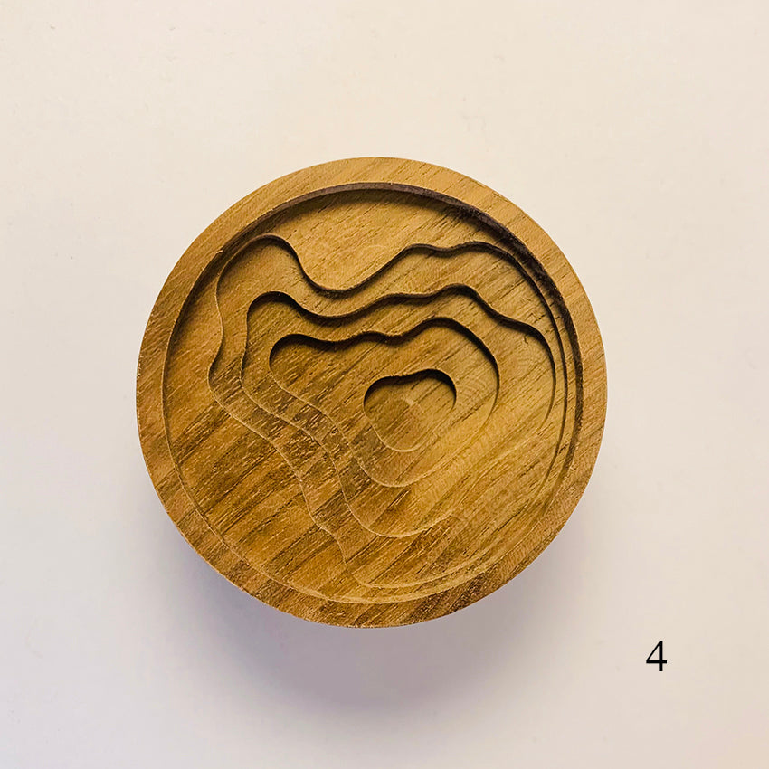 Diffuseur d'huiles essentielles Amrita Court en bois de rose ou noyer noir, design élégant pour la décoration intérieure.