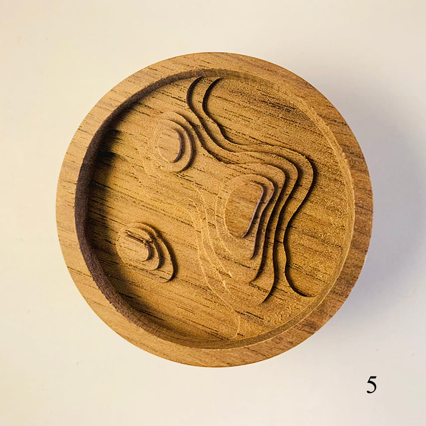 Diffuseur d'huiles essentielles "Designer" d'Amrita Court en bois de rose ou noyer noir, élégant pour la décoration intérieure.