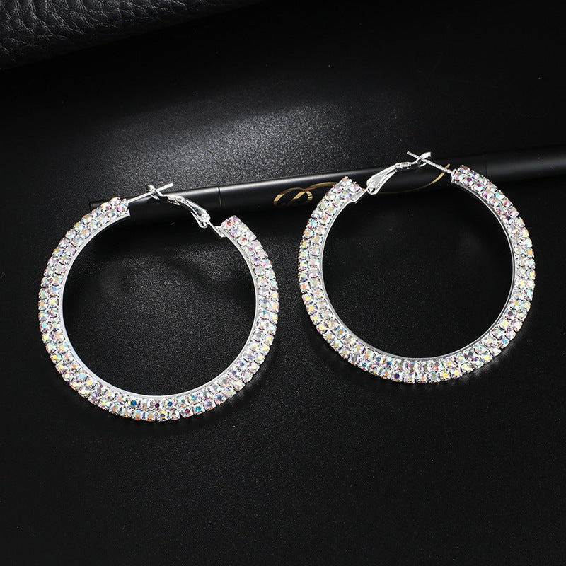 Boucles d'oreilles créoles rondes en cristal de luxe pour femmes, accessoires élégants de la marque Aura Scent.