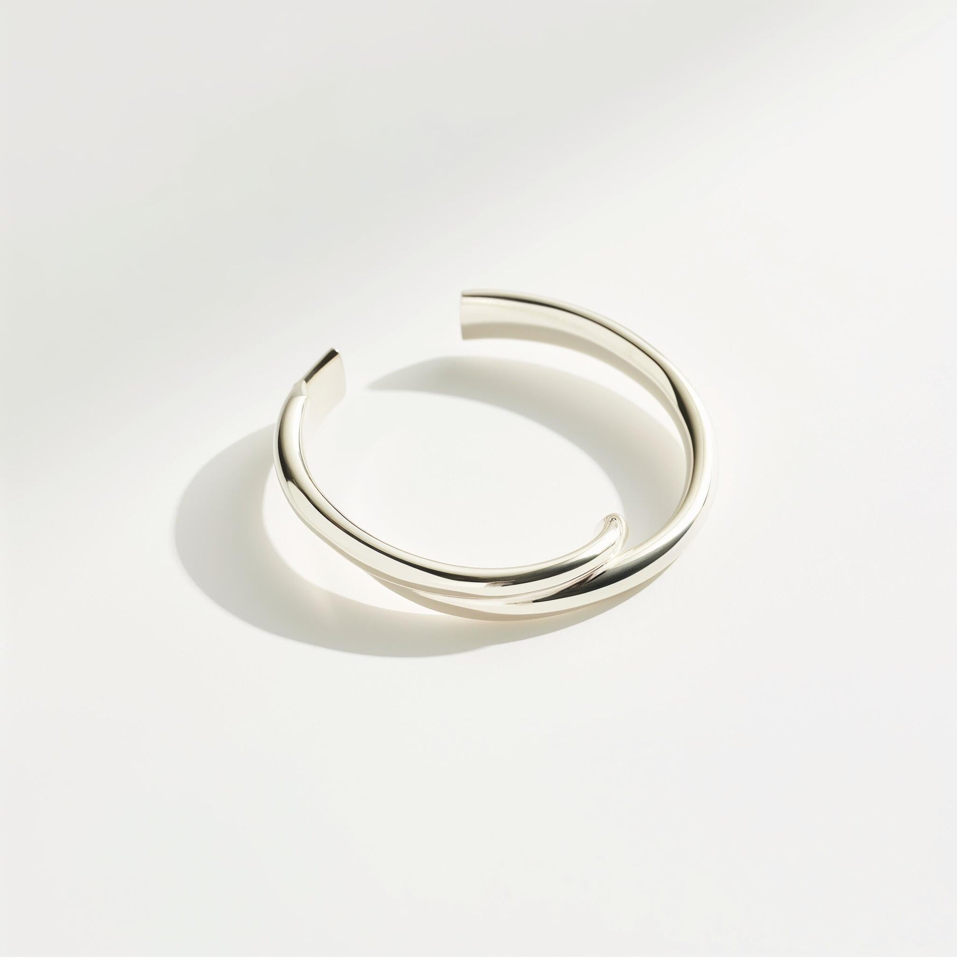 Bracelet porte-clés Paw FKC049SR d'Aura Scent avec motif en forme de patte, en métal argenté, pour accessoires tendance.