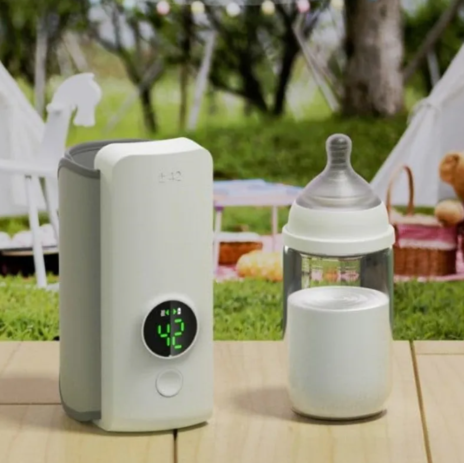 Chauffe-biberon portable sans fil de Boutique Angenor, design compact avec écran de contrôle pour réchauffer le lait bébé.