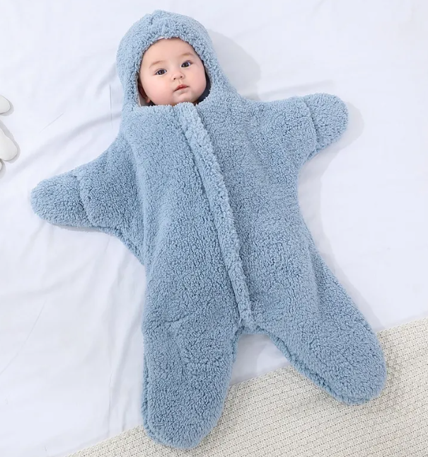 Couverture pour bébé Boutique Angenor en tissu doux avec motifs colorés, idéale pour réchauffer et envelopper bébé.