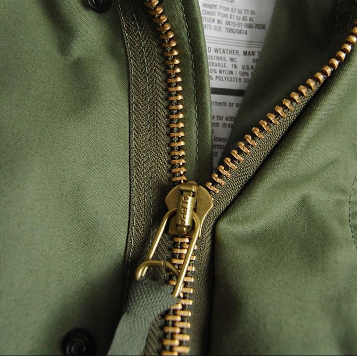 Veste tactique camouflage extérieure Aura Scent M65 classique, légère et résistante avec capuche et poches multiples.