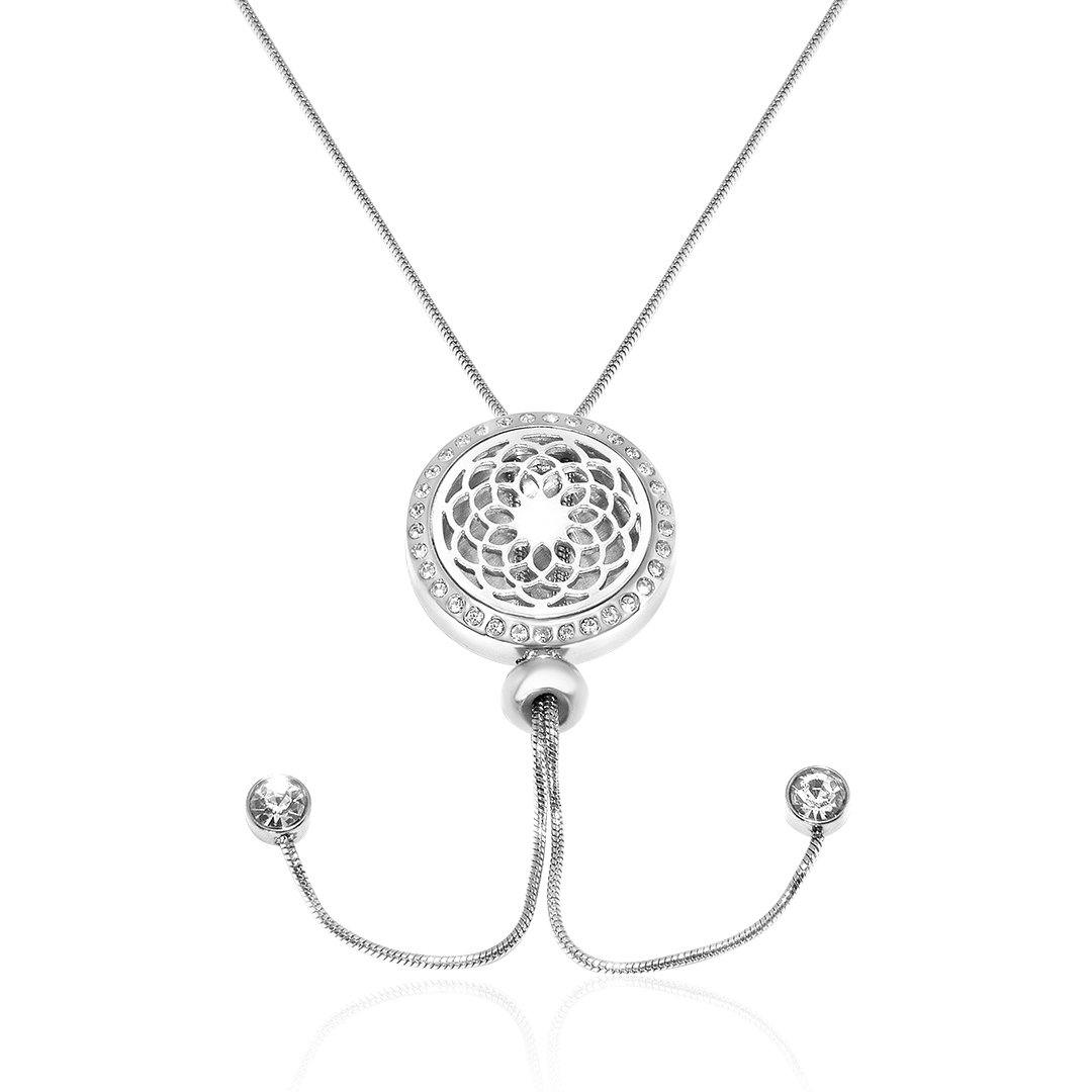 Collier pendentif Chrysanthemum avec chaîne serpent ajustable de la marque Aura Scent, métal fin et détails floraux.