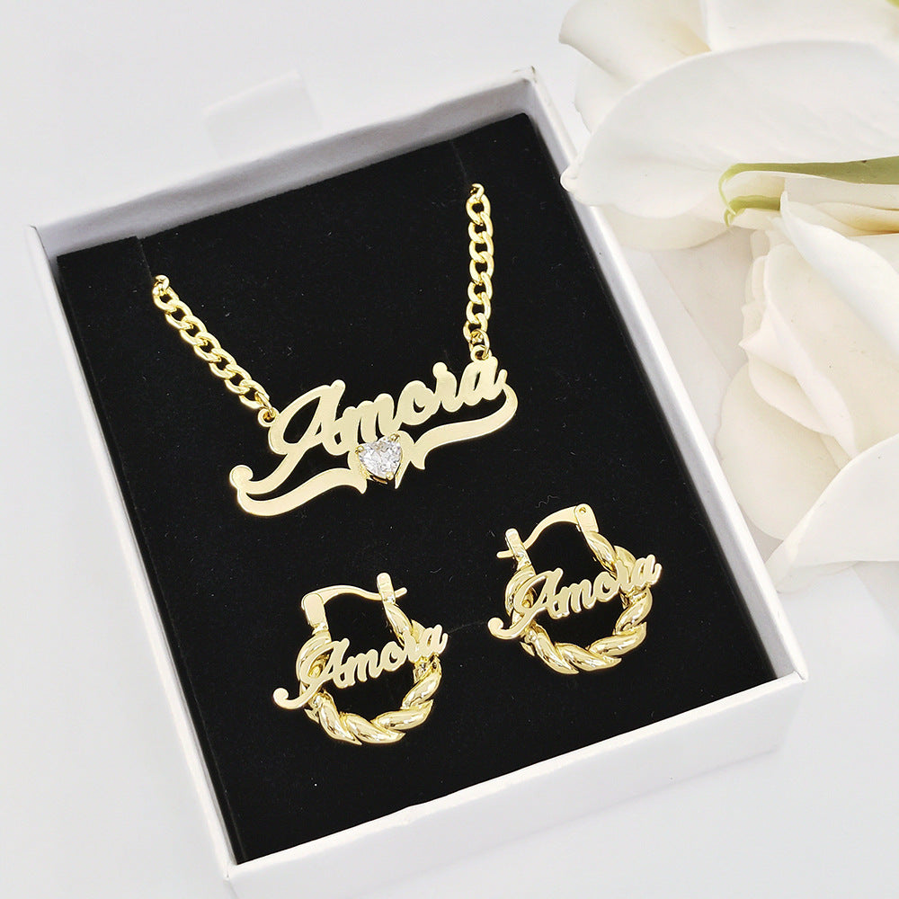 Collier personnalisé avec nom DIY et pierre de naissance en forme de cœur, bijou élégant de Boutique Angenor.