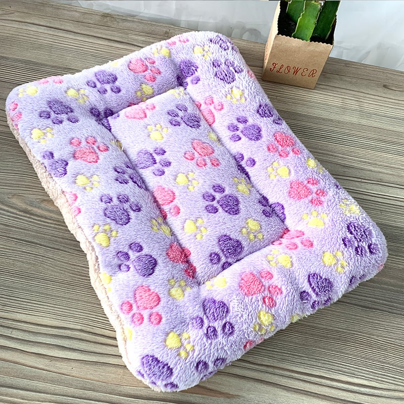 Tapis de couchage chaud pour animaux d'hiver de la marque Boutique Angenor, douillet et confortable pour les pets.