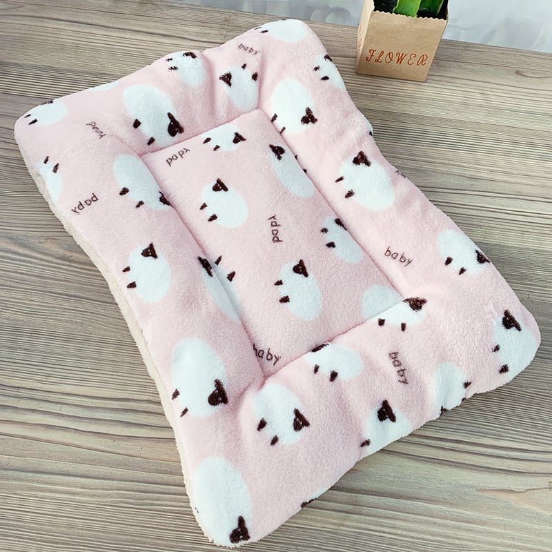 Nid de couchage chaud pour animal d'hiver, boutique Angenor, avec rembourrage doux et isolant pour le confort de votre animal.
