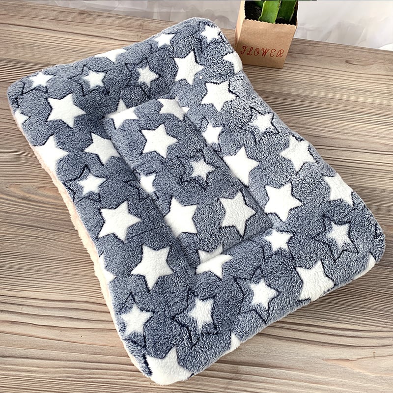 Couverture d'hiver pour animal de compagnie Boutique Anenor, tapis chaud et confortable pour le sommeil en hiver.