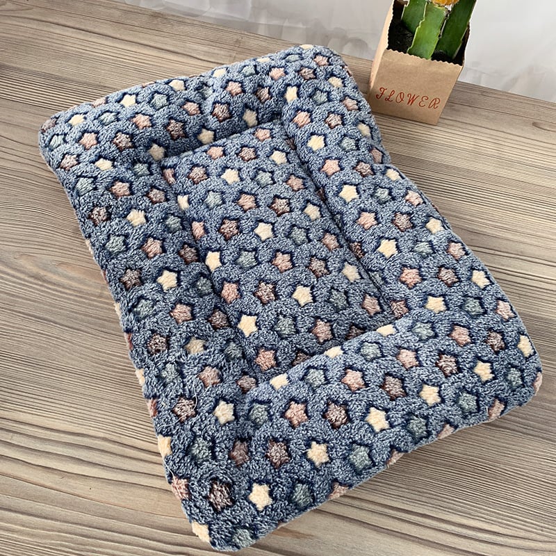 Oreiller pour animaux d'hiver Boutique Angenor, lit chaud et confortable pour chien ou chat, idéal pour le couchage hivernal.