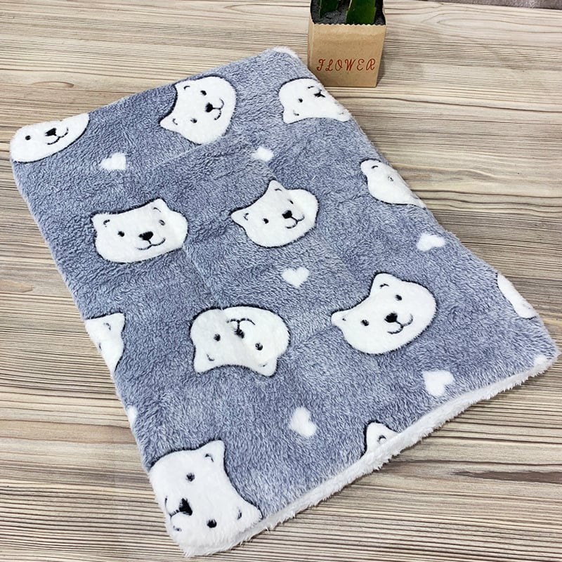 Tapis de sommeil chaud pour animaux d'hiver de la marque Boutique Angenor, doux et isolant pour le confort de votre animal.