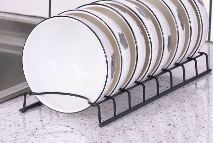Égouttoir en acier inoxydable de la marque Boutique Angenor, pour sécher la vaisselle avec style et durabilité.