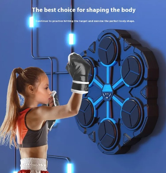 Cible de boxe Boutique Angenor pour entraînement, avec sac de frappe suspendu et surface de frappe en cuir robuste.