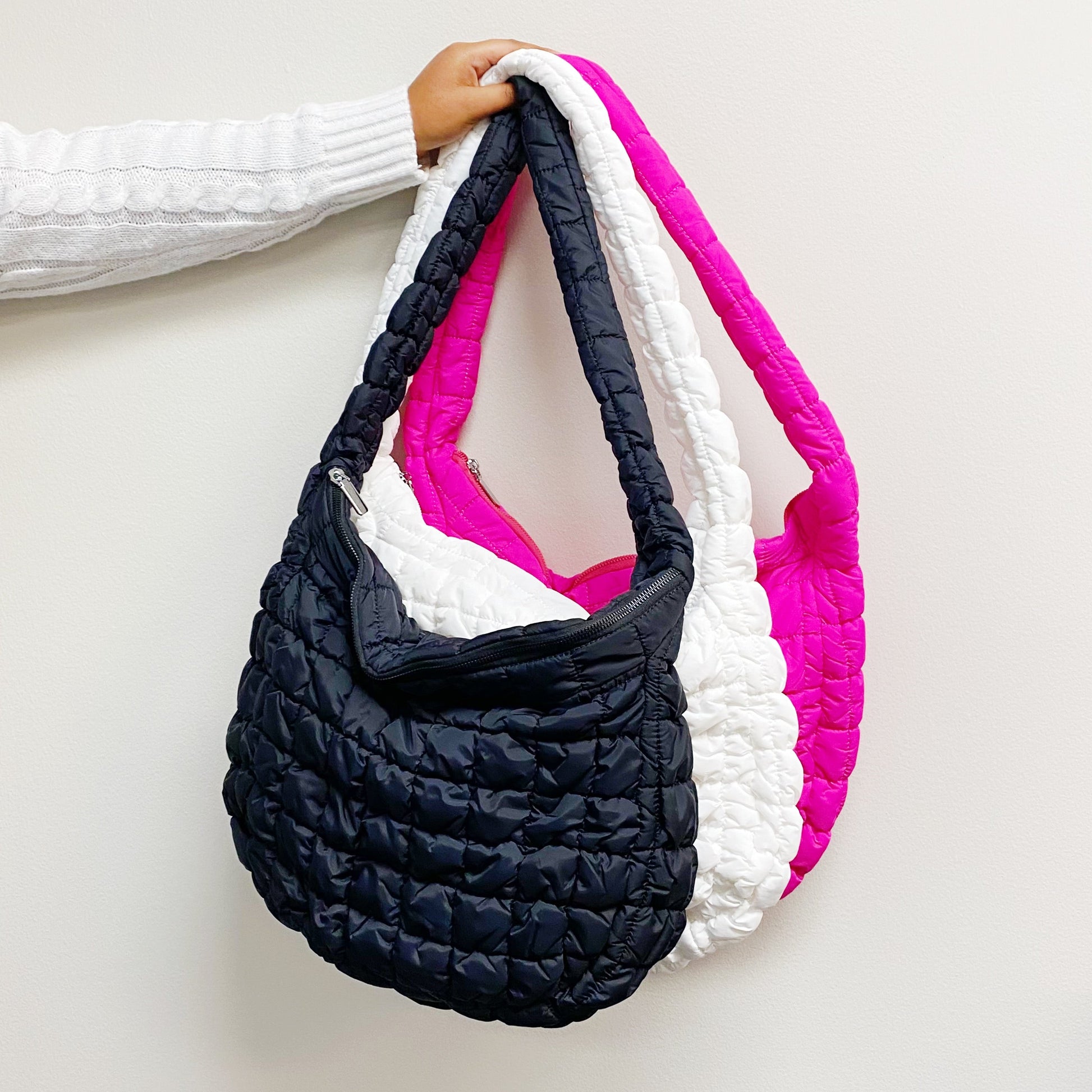 Sac à bandoulière matelassé Carry All de Boutique Angenor, élégant sac à main avec bandoulière en cuir et design compact.
