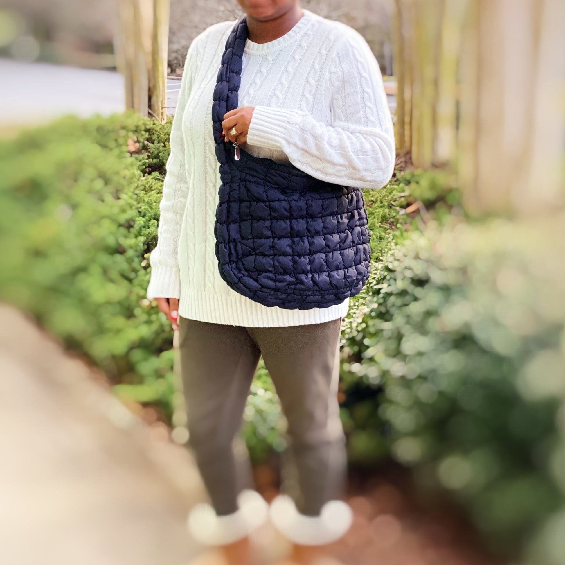 Sac à bandoulière matelassé Carry All de Boutique Angenor, design élégant avec compartiments spacieux et finition chic.