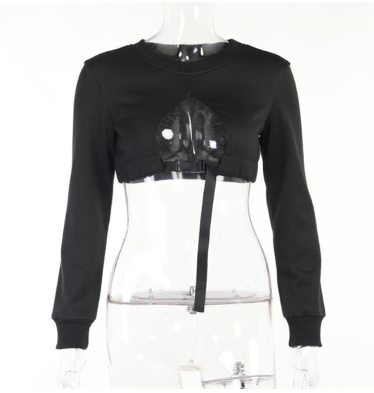 Pull court de style européen KLIOU avec design ajouré, création de Boutique Angenor, porté sur mannequin.