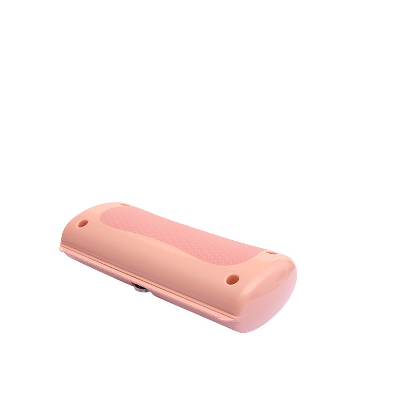 Peigne de toilettage pour animaux de compagnie Boutique Angenor, en plastique avec dents fines pour démêler et brosser le pelage.