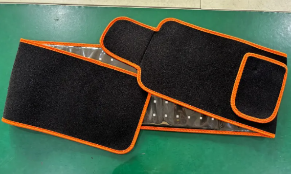 Ceinture de thérapie infrarouge à LED Boutique Angenor, dispositif de soin thermique avec bandes souples et lumières infrarouges.