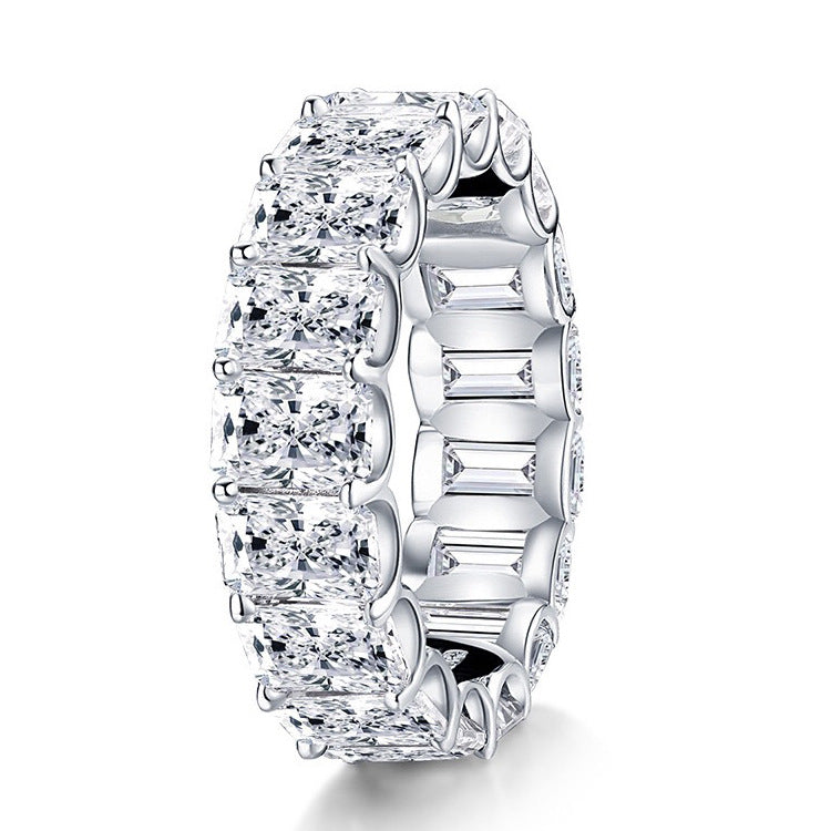 Anneau en argent sterling avec simulant de diamant à haute teneur en carbone, bijou élégant de Boutique Angenor.