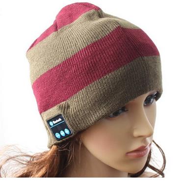 Bonnet bébé Bluetooth Boutique Angenor avec rayures vintage colorées, douce laine, idéal pour garder bébé au chaud et connecté.