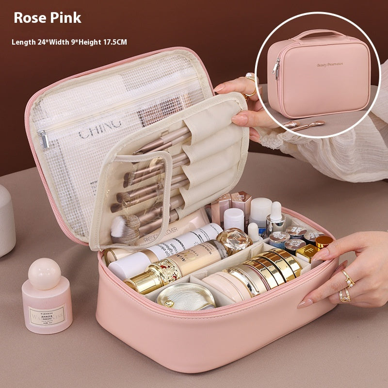 Grand sac de rangement cosmétique multifonctionnel de grande capacité de Boutique Angenor, avec plusieurs compartiments visibles.