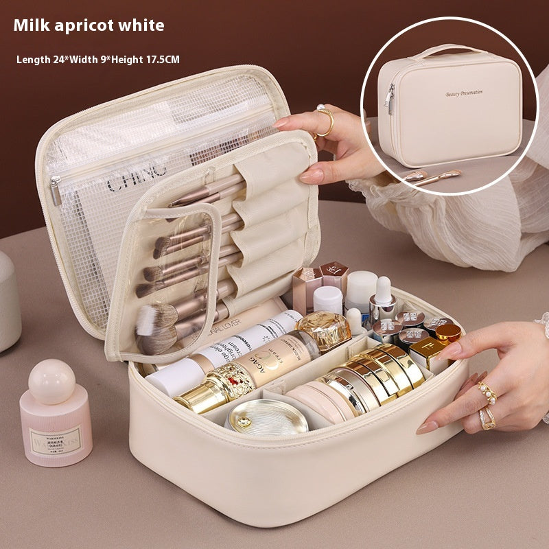 Sac de rangement cosmétique multifonctionnel de grande capacité de la marque Boutique Angenor, avec plusieurs compartiments visibles.