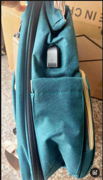Sac à langer grande capacité de la marque Boutique Angenor, avec plusieurs poches pour bébé et maman.