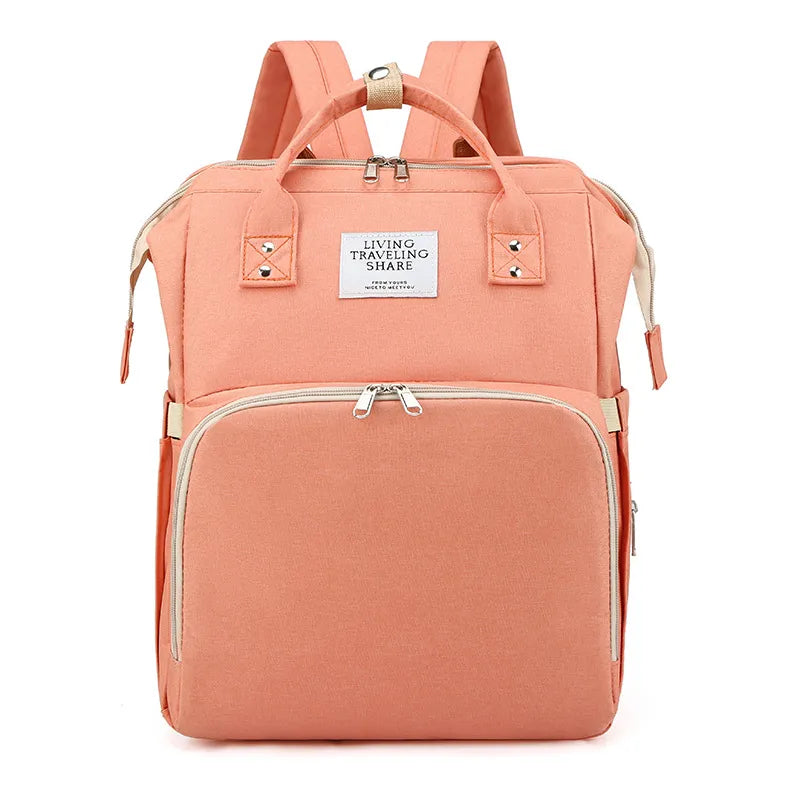 Sac à langer grande capacité de la marque Boutique Angenor, avec plusieurs poches pour ranger les essentiels de bébé.