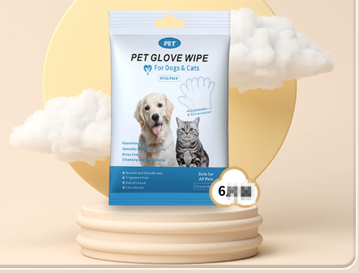 Gants et lingettes de nettoyage pour animaux de compagnie de la marque Boutique Angenor, pour le toilettage et le nettoyage facile.