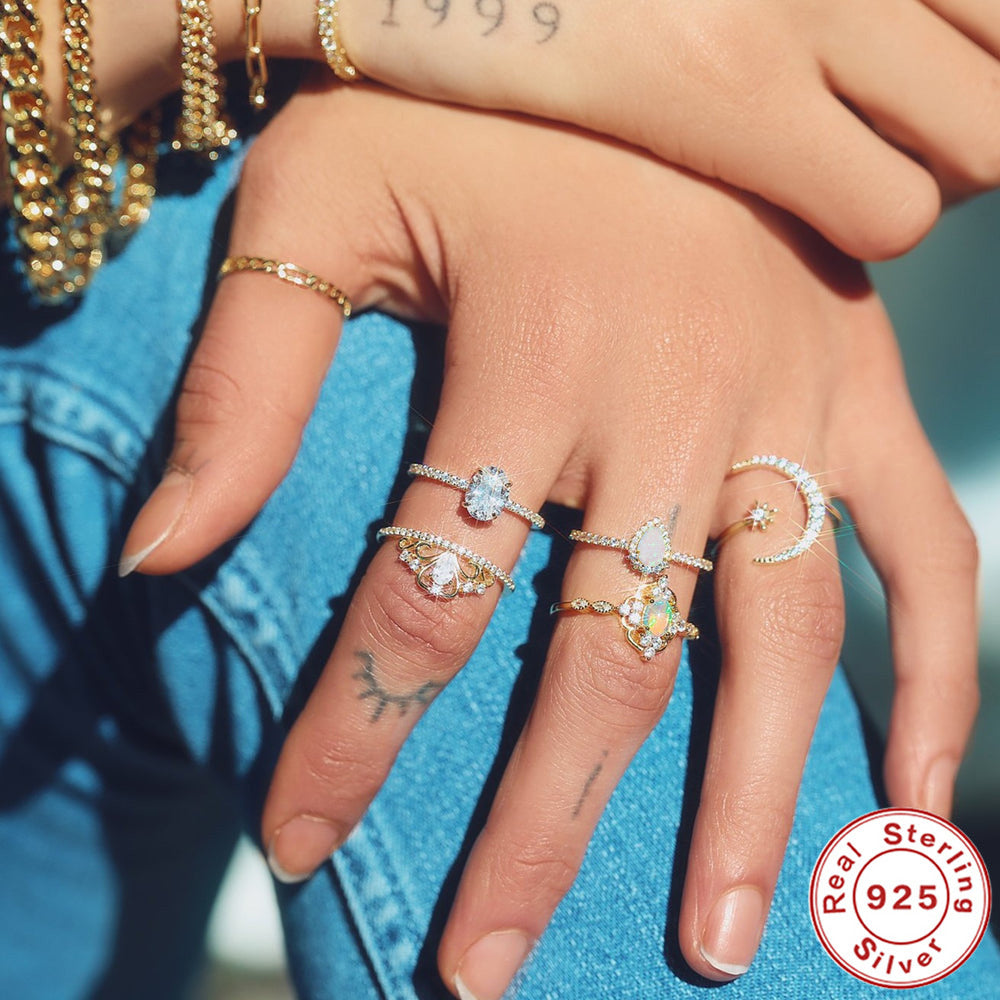 Bague en argent S925 avec opale carrée et diamant, alliance de bijoux élégante et sophistiquée.