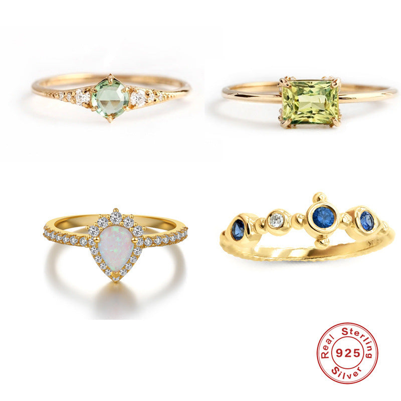 Bague de fiançailles en argent S925 avec opale carrée et diamant, design élégant et sophistiqué.