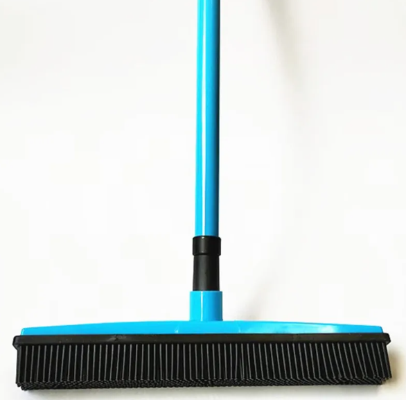 Balayette et mop pour éliminer les poils d'animaux, marque Boutique Angenor, nettoie efficacement les surfaces.