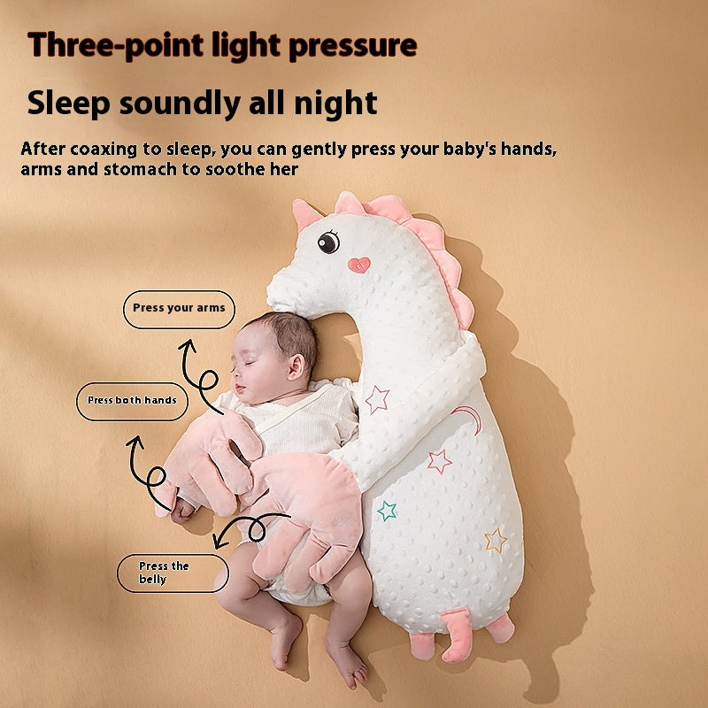 Coussin pour bébé Boutique Angenor, doux et confortable, avec une forme ergonomique pour soutenir la tête du nourrisson.