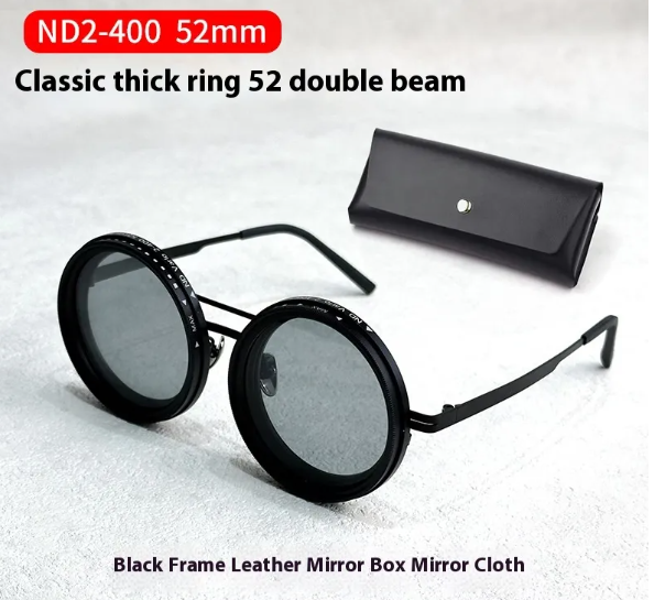 Étui pour lunettes anti-lumière de Boutique Angenor, en cuir noir avec fermeture métallique, pour protéger vos lunettes.