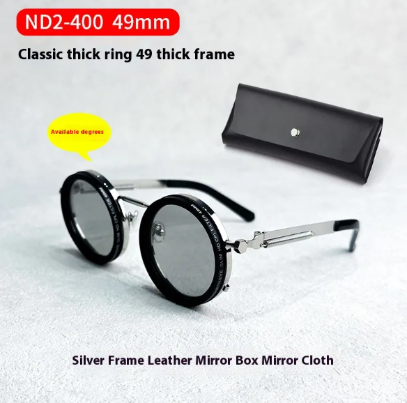 Étui pour lunettes anti-lumière de la marque Boutique Angenor, en tissu noir avec fermeture éclair.