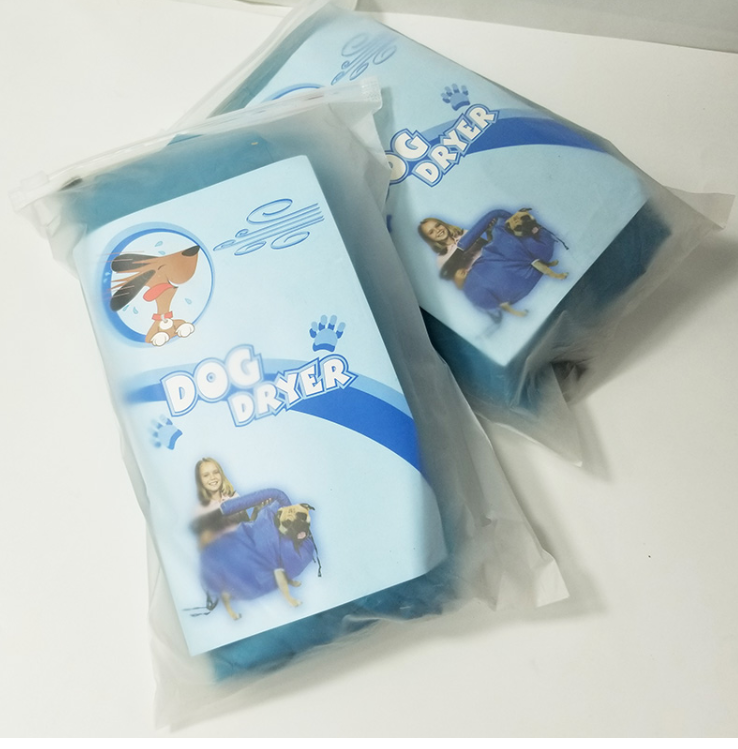 Boîte de séchage pour animaux de compagnie, sèche-cheveux et sac de séchage de la marque Boutique Angenor, en tissu et plastique.