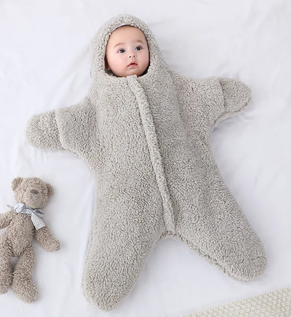 Couverture bébé Boutique Angenor en tissu doux avec motifs floraux, idéale pour le sommeil et le confort de bébé.