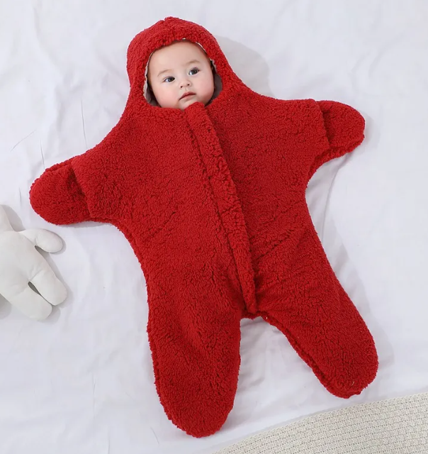 Couverture bébé Boutique Angenor en tissu doux avec motifs mignons, idéale pour envelopper confortablement un bébé.