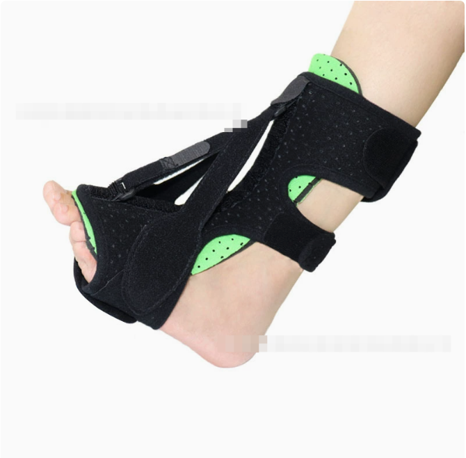 Attelle de nuit pour fasciite plantaire de la marque Boutique Angenor, montrant une orthèse noire pour soulager la douleur.